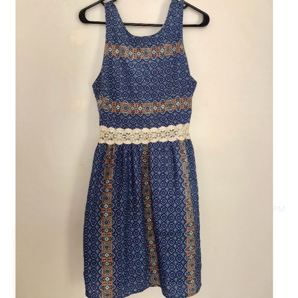 Everly Boutique Dress Size L Blue Patterned